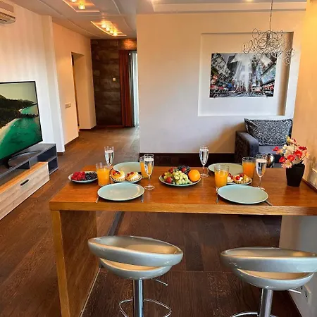 Skyhouse Superior Penthouse & Apartment *